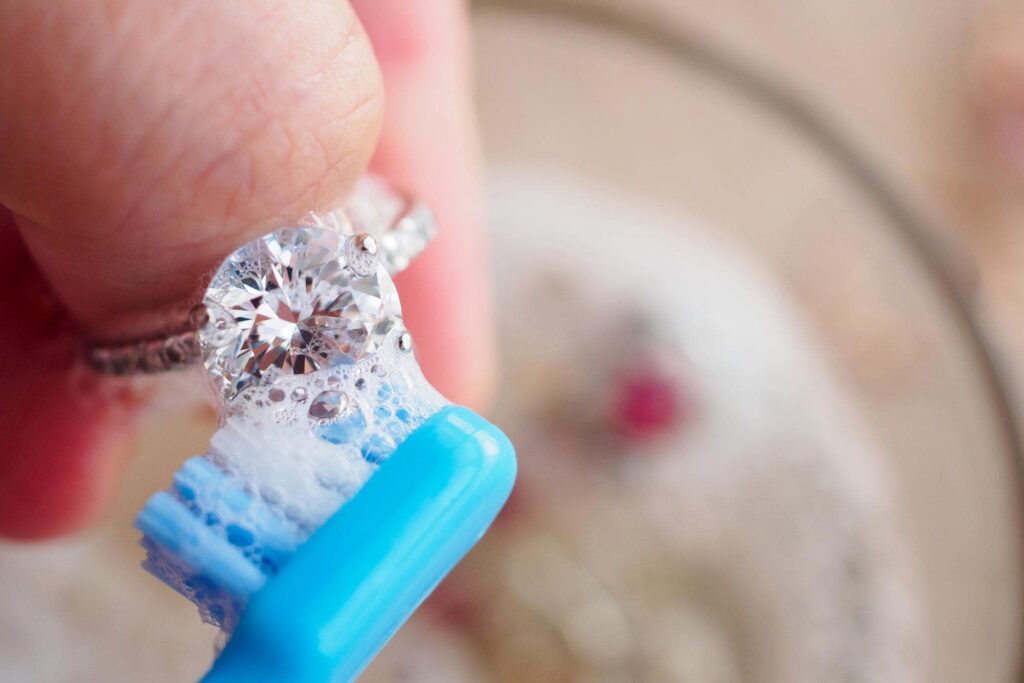 So-pflegen-sie-ihren-schmuck-titelbild-min